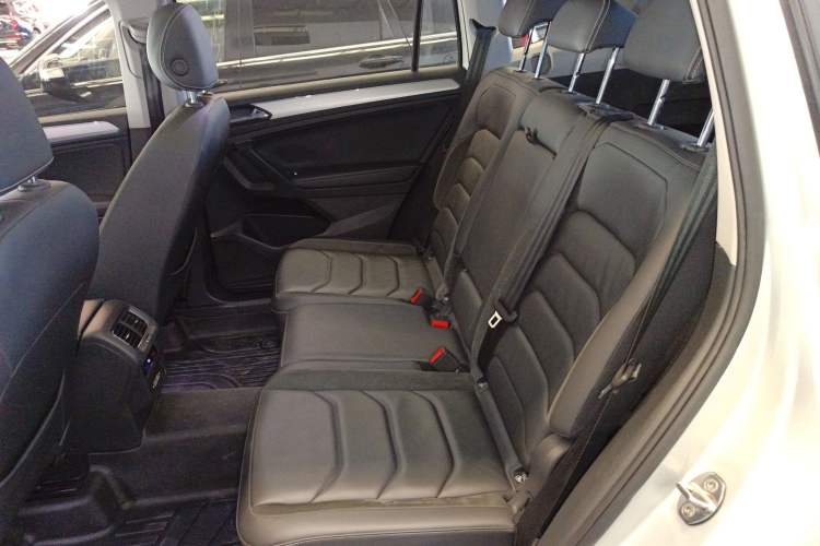 Used Volkswagen Tiguan L 2019 Revised 330TSI Automatic Two-Wheel Drive Smart & Luxury Edition China VI Standard
