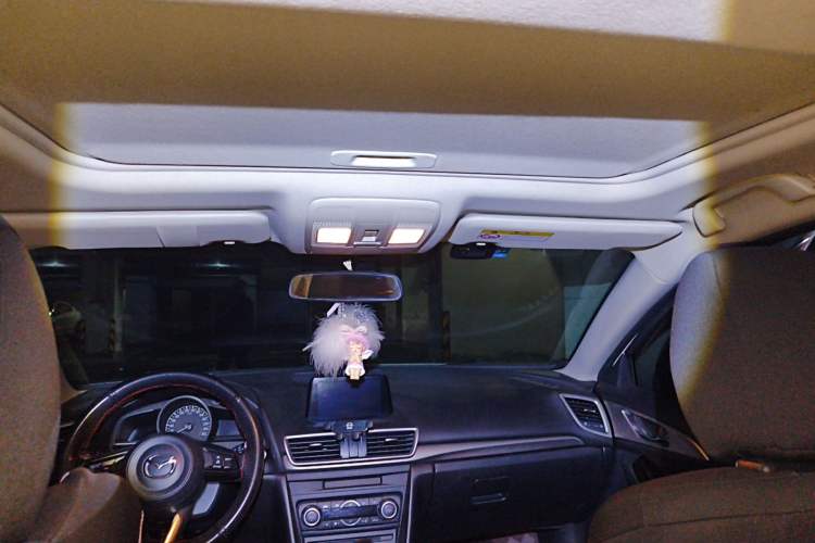 Used Mazda 3 Axela 2019 Cloud-Controlled Sedan 1.5L Automatic Luxury Model China VI Standard
