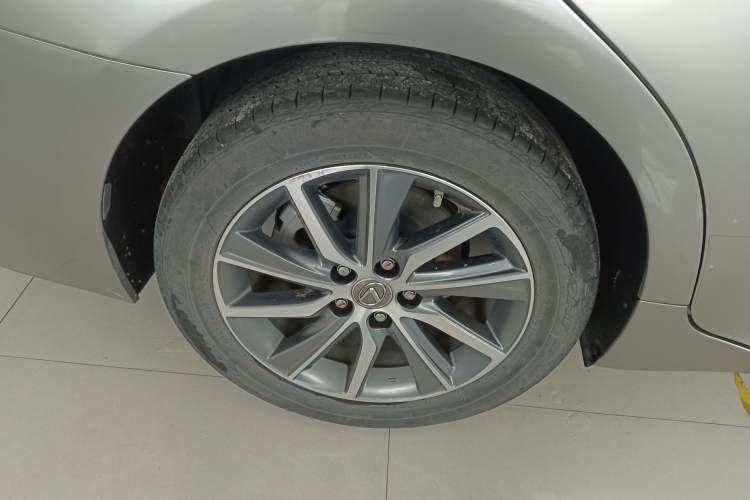 Used Lexus ES 2015 300h Comfort Edition
