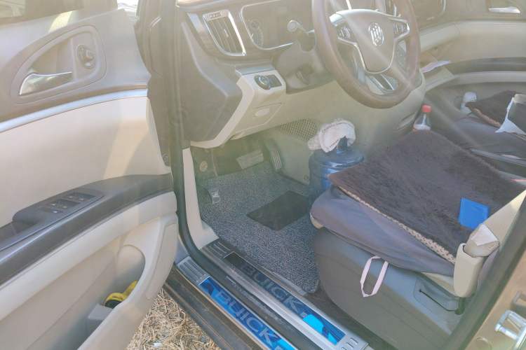 Used Buick GL8 2011 3.0L GT Luxury Business Haoya Edition
