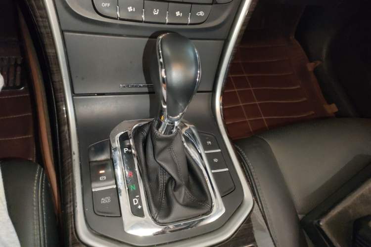 Used Changan Raeton 2013 1.8T Automatic Flagship Model China IV Standard
