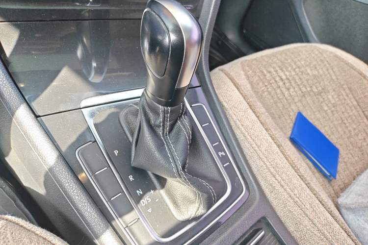 Used Volkswagen Golf 2017 1.6L Automatic Comfort Million-Vehicle Anniversary Edition
