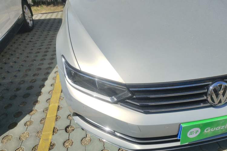 Used Volkswagen Magotan 2017 330TSI DSG Leading Model Right Front Headlight