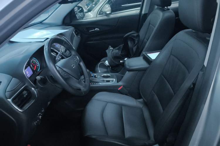 Used Chevrolet Equinox 2019 Redline 550T Automatic All-Wheel-Drive RS Model China VI Standard Left Front Seat