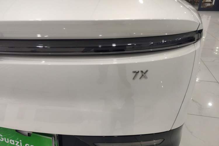 Used Zeekr 7X 2025 100 kWh Long-Range Rear-Wheel Drive with Intelligent Driving Features
