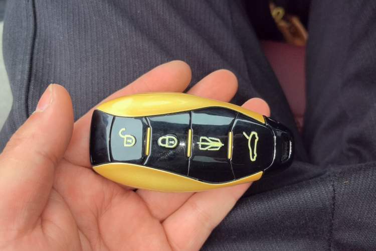 Used Hongqi HS5 2023 2.0T Four-Wheel Drive Flagship Pro Edition Vehicle Key