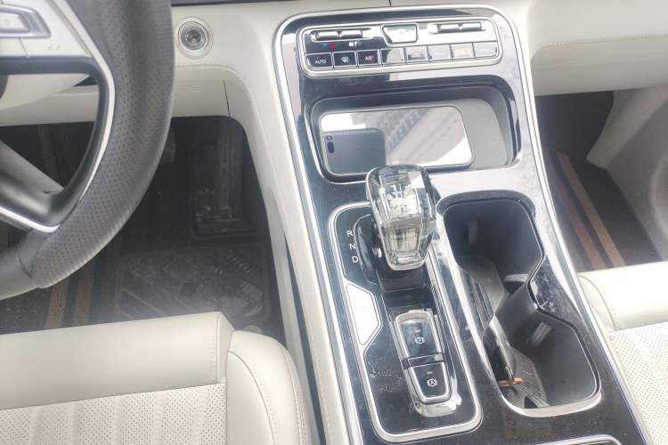 Used JAC Refine RF8 PHEV 2024 Zhiling Edition 1.5T 150KM Flagship Model – Lithium Iron Phosphate Gear Lever