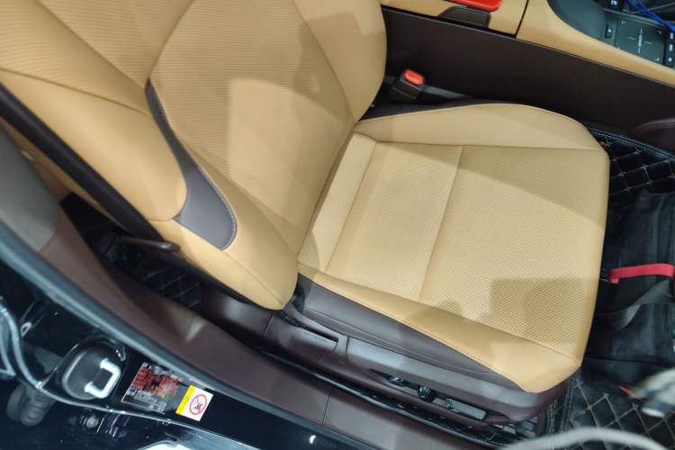 Used Lexus ES 2018 300h Premier Edition China VI Standard