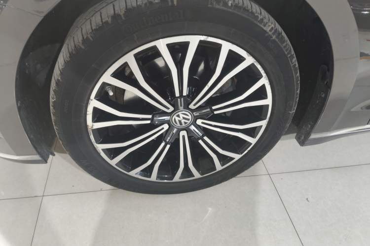 Used Volkswagen Phideon 2018 Revised Version 380TSI Two-Wheel Drive Business Edition Exterior 1