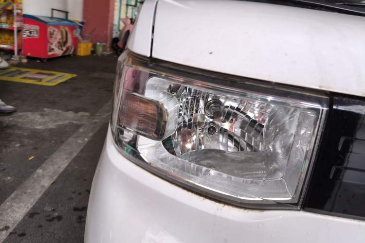 Used Wuling Hongguang MINIEV 2021 Macaron Fashion Edition Lithium-Ion Battery Right Front Headlight