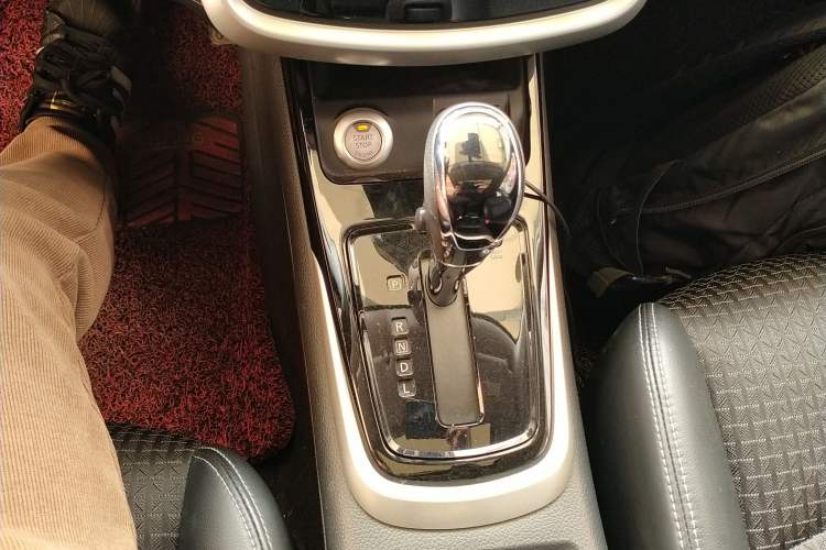 Used Nissan Tiida 2016 1.6L CVT Smart Drive Edition Gear Lever