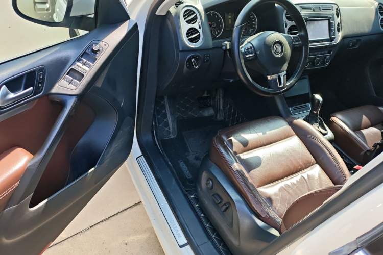 Used Volkswagen Tiguan 2013 1.8 TSI Automatic All-Wheel Drive Luxury Model Driver Seat