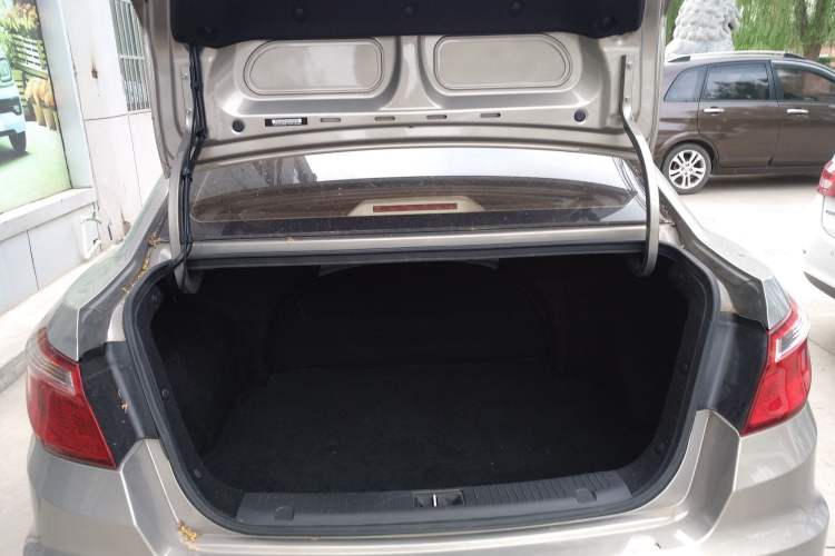 Used CHANGAN Eado 2016 1.6L Manual Fashion Edition Trunk