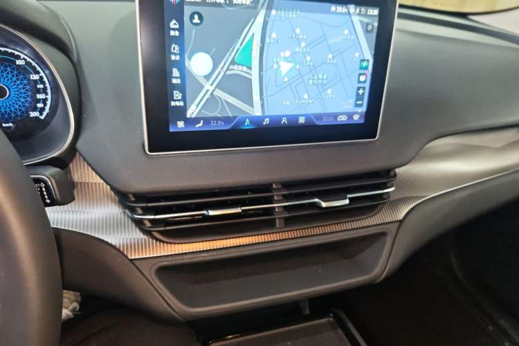 Used Hongqi E-QM5 2022 431 km Charge & Enjoy Edition