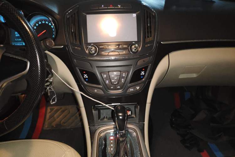 Used Buick Regal 2015 2.0L Leading Fashion Edition Audio And AC Panel