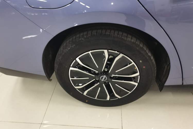 Used Nissan N6 2026 Model 180 Max Exterior 5