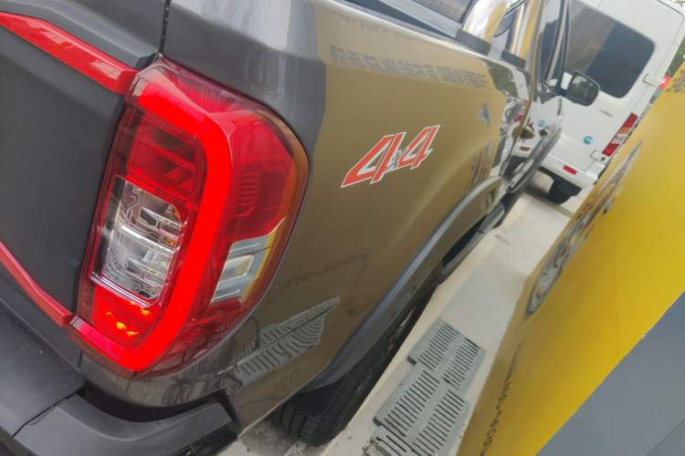 Used SAIC MAXUS Xingji 2023 Starry H 2.0T Automatic Diesel Dual-Turbo All-Wheel-Drive Flagship Model – Standard Wheelbase
