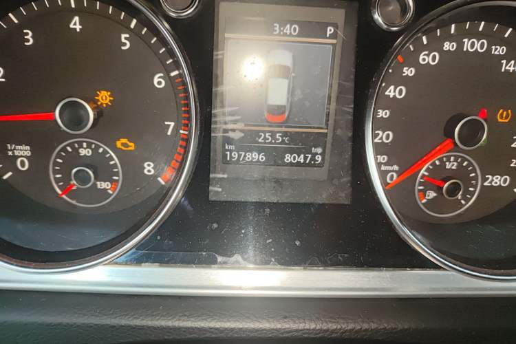 Used Volkswagen FAW-Volkswagen CC 2012 2.0 TSI Luxury Model Odometer Close Up