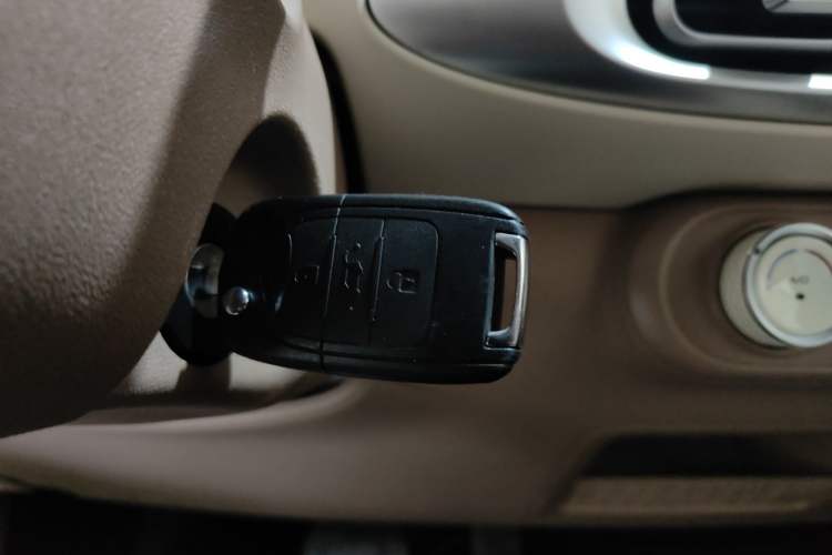 Used Wuling Hongguang MINIEV 2025 Four-Door Version Premium Edition Vehicle Key