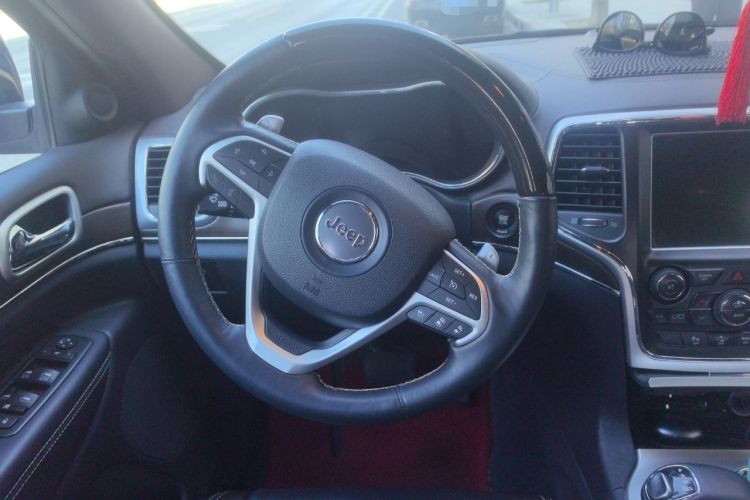 Used Jeep Grand Cherokee 2015 3.6L Luxury Navigation Edition
