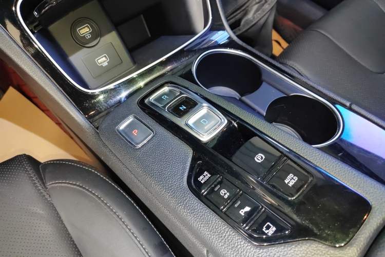 Used Hyundai Santa Fe 2020 380 TGDi Automatic Two-Wheel Drive GLS Luxury Edition Gear Lever