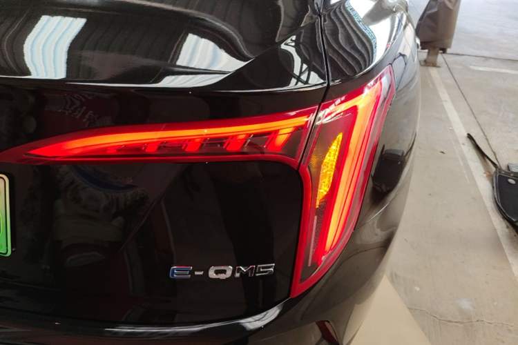 Used Hongqi E-QM5 2022 431 km Charge & Enjoy Edition