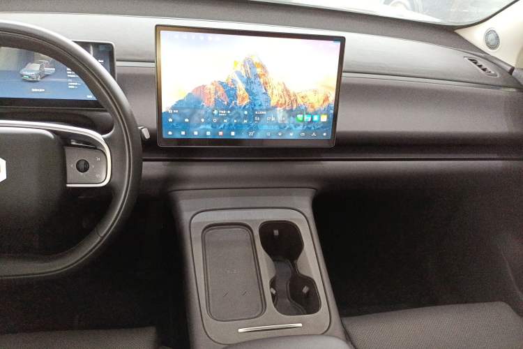 Used Leapmotor C16 2024 Pure Electric 520 Deluxe Edition Audio And AC Panel