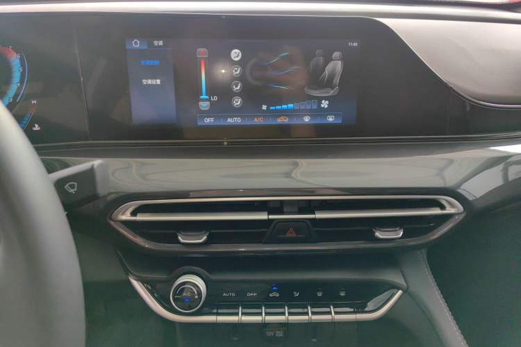 Used CHANGAN Eado 2020 PLUS 1.6L GDI Automatic Luxury Model Audio And AC Panel