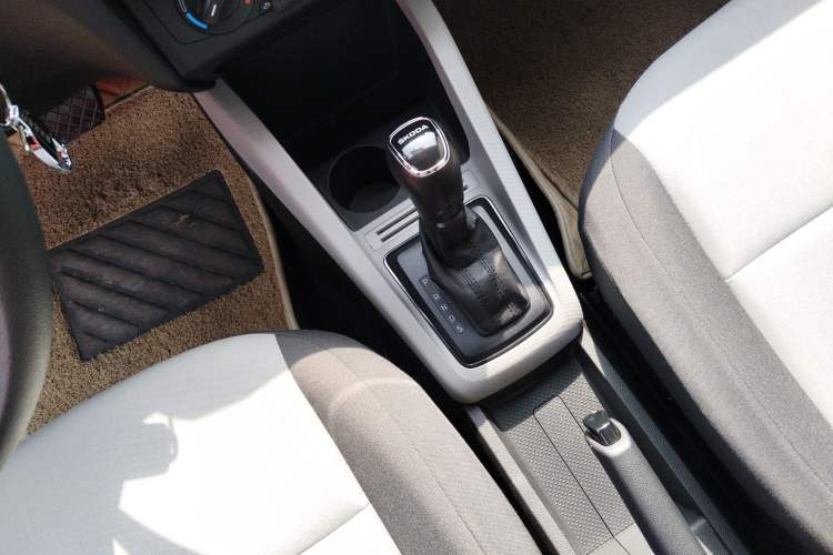 Used Skoda Fabia 2017 1.4L Automatic Car Enjoy Edition Gear Lever