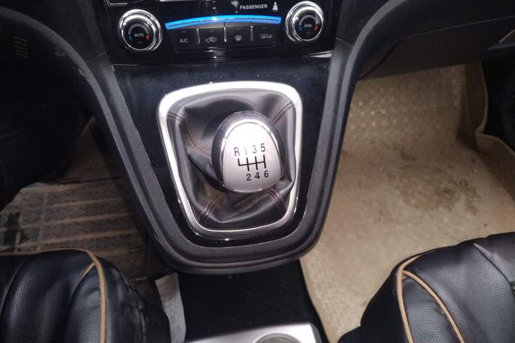 Used Haval H6 2013 Upgraded Model 1.5T Manual Two-Wheel Drive Elite Version
