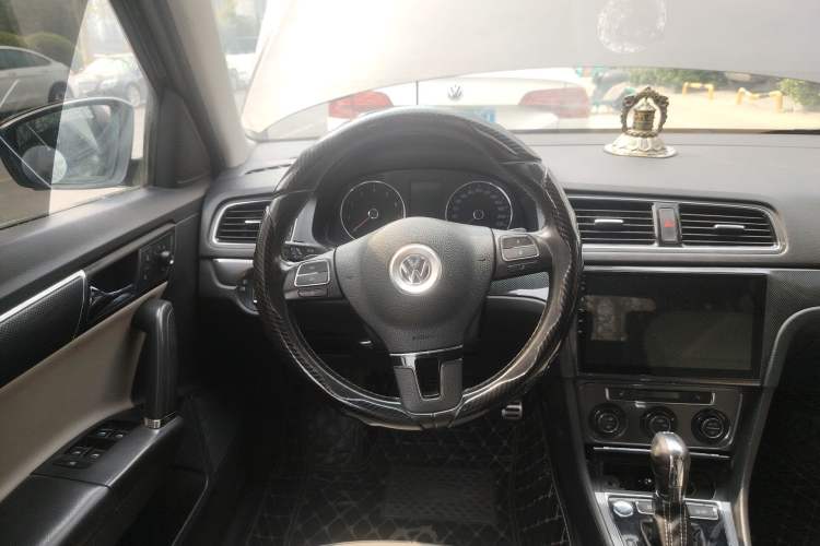 Used Volkswagen Cross Lavida 2014 1.4TSI DSG Steering Wheel