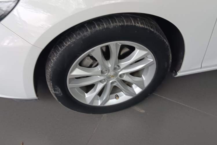 Used Chevrolet Malibu XL 2017 1.5T Automatic Ruichi Edition Left Front Wheel Hub