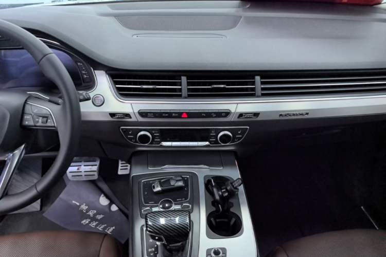 Used Audi Q7 2018 40 TFSI Comfort Model
