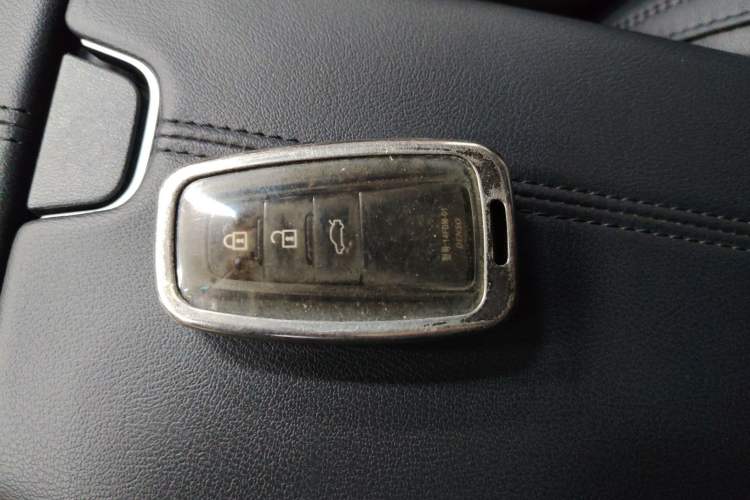 Used Toyota Avalon 2023 Dual-Engine 2.5L Luxury Edition
