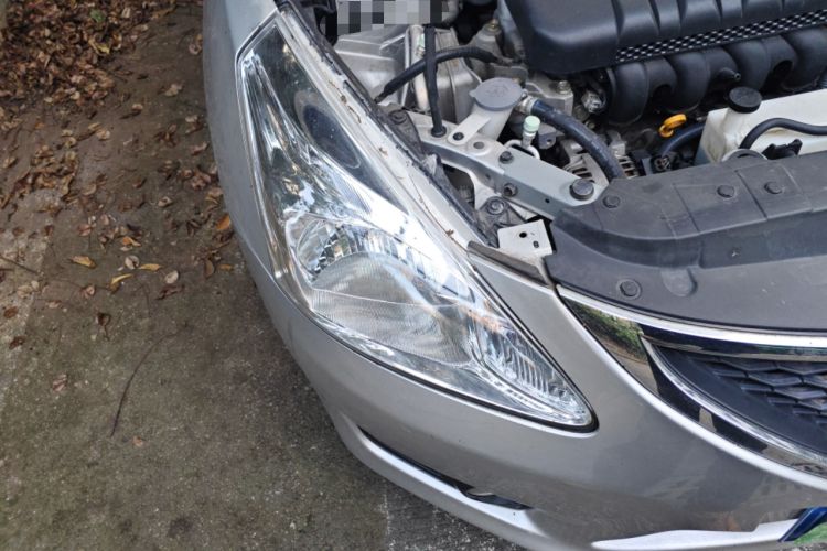 Used Nissan Tiida 2013 1.6L CVT Cool Cafe Edition
