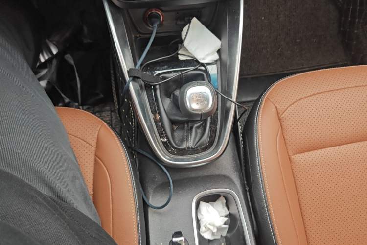 Used Baojun 510 2017 1.5L Manual Luxury Model Gear Lever