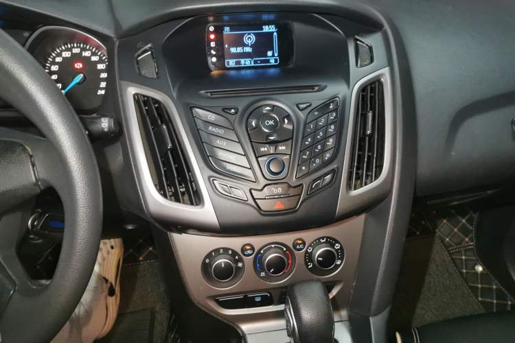 Used Ford Focus 2012 Hatchback 1.6L Automatic Comfort Model Audio And AC Panel