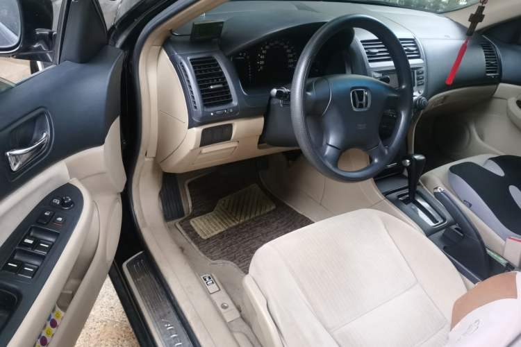 Used Honda Accord 2005 2.0L standard version
