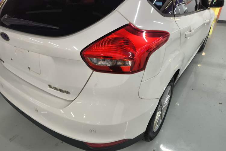 Used Ford Focus 2017 Hatchback 1.6L Automatic Fashion Edition Smart Drive Version
