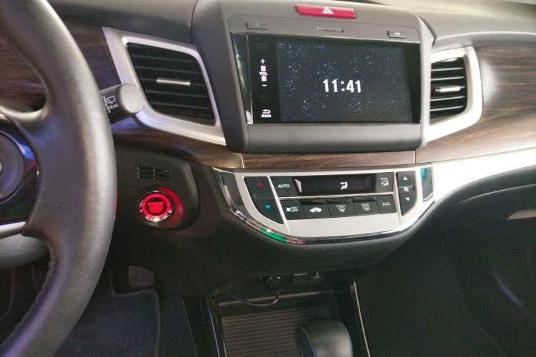 Used Honda Jade 2017 210 TURBO CVT Luxury Edition 5 Seats Audio And AC Panel