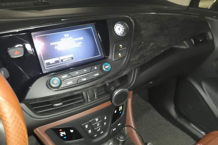 Used Buick Envision 2016 20T Two-Wheel-Drive Elite Model
