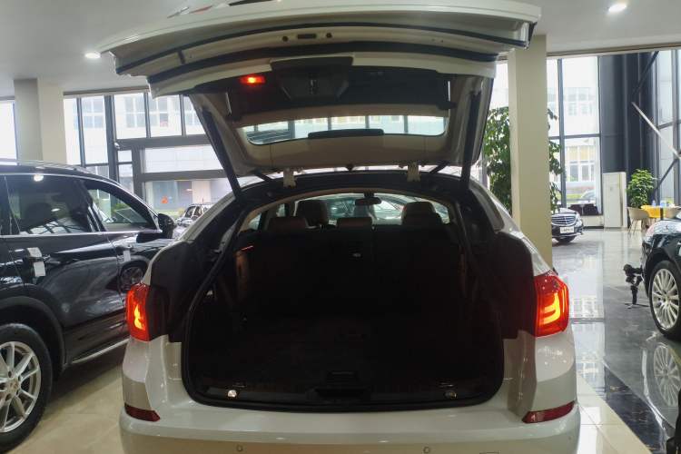 Used BMW 5 Series GT 2014 528i Leading Model
