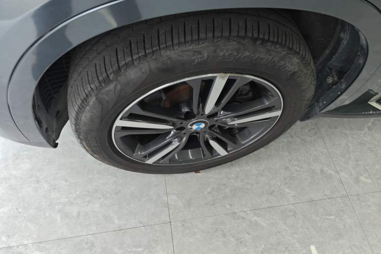 Used BMW X5 2018 xDrive35i Elegant Edition Left Front Wheel Hub
