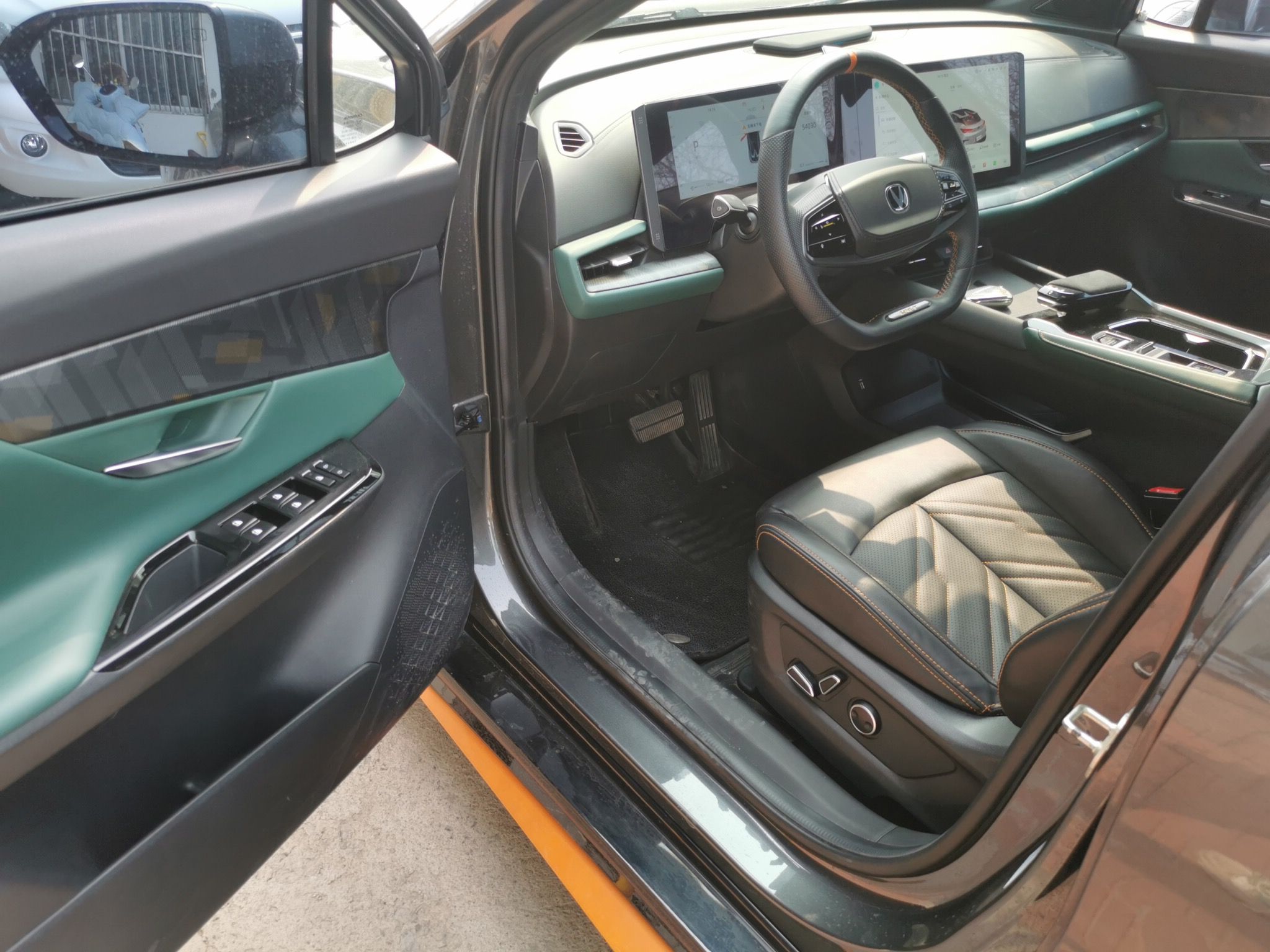 Переднее сиденье в автомобиле