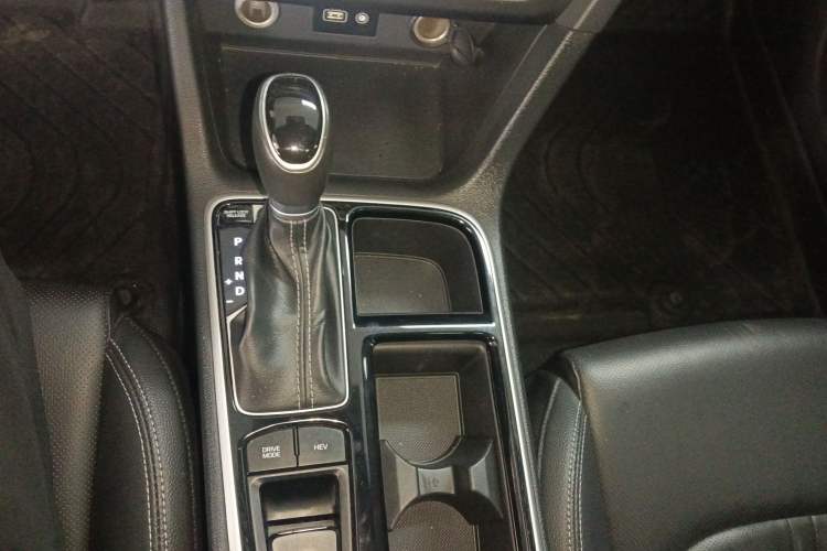 Used Hyundai Sonata Plug-in Hybrid 2018 2.0 PHS Smart Connect Version China VI Standard Gear Lever