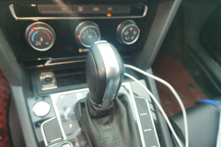 Used Volkswagen Magotan 2023 2 Million Units Limited-Edition 280TSI DSG Comfort Version Gear Lever