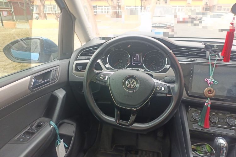 Used Volkswagen Touran 2016 Volkswagen Touran L 280TSI DSG Comfort Edition Steering Wheel