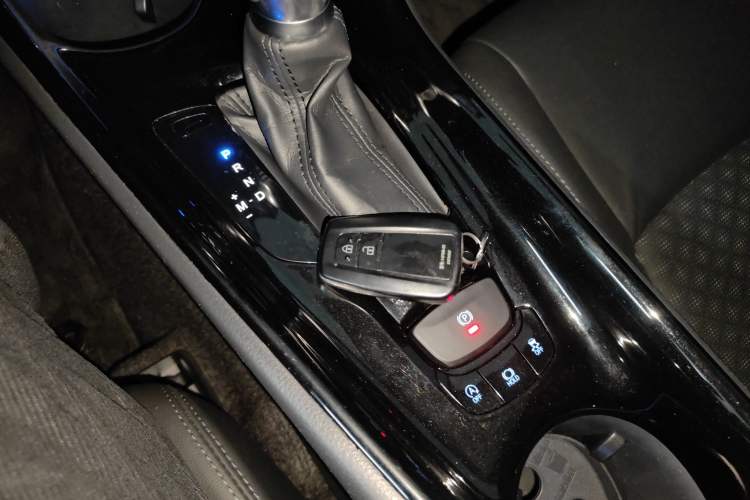 Used Toyota IZOA 2018 2.0L Yichi Version China VI Standard