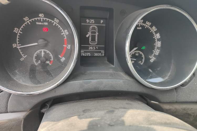 Used Skoda Yeti 2014 1.8TSI DSG All-Wheel Drive Edition Odometer Close Up