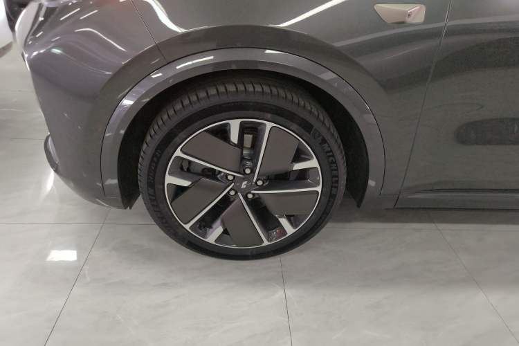 Used Li Auto L9 2025 Pro Smart Refreshed Edition
